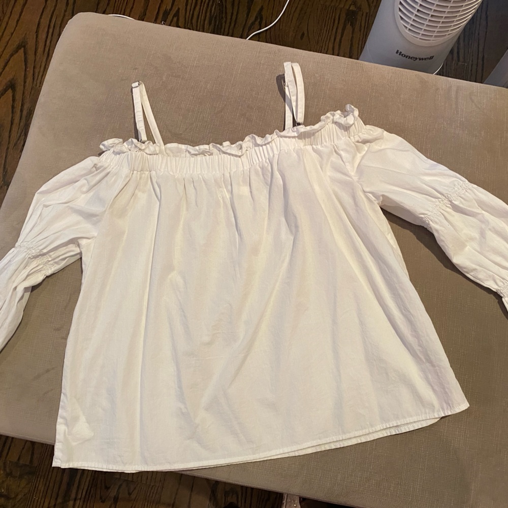 White off the shoulder puffy sleeve top